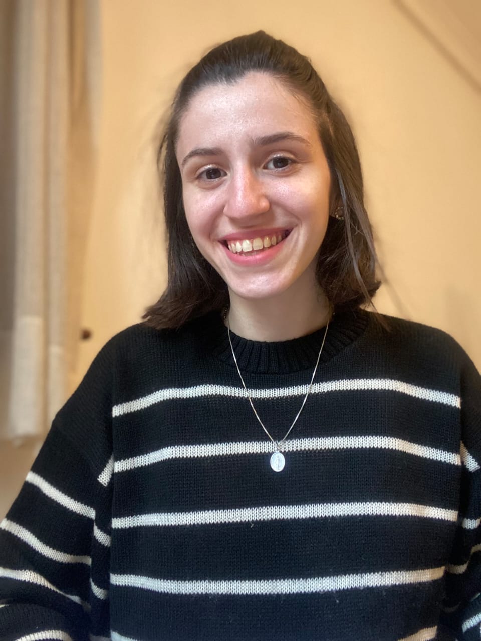 Lic. Nazarena De Luca, psicóloga en Adrogué especializada en TCC y arteterapia
